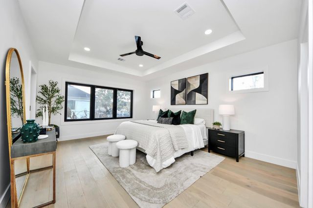 5115 Maple Street, Bellaire, TX 77401