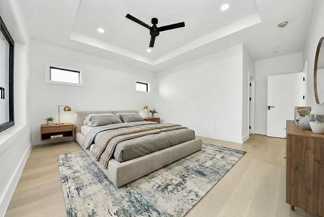 5115 Maple Street, Bellaire, TX 77401