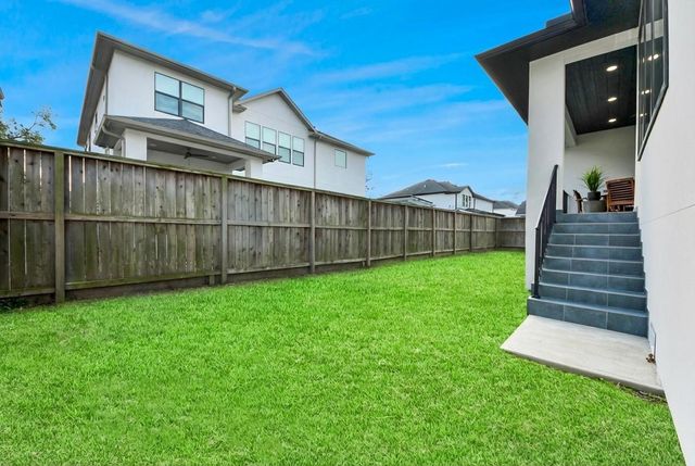 5115 Maple Street, Bellaire, TX 77401