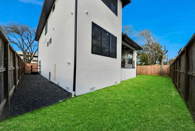 5115 Maple Street, Bellaire, TX 77401