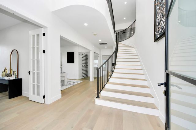 5115 Maple Street, Bellaire, TX 77401