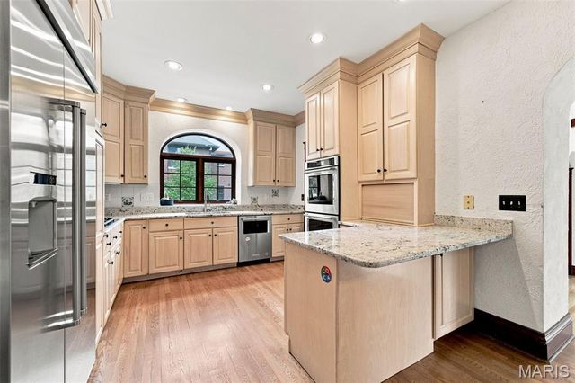 7249 Maryland Avenue, University City, MO 63130