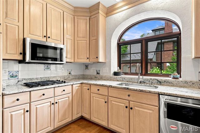 7249 Maryland Avenue, University City, MO 63130