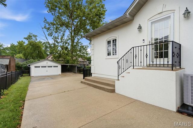7249 Maryland Avenue, University City, MO 63130