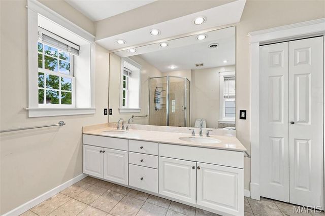 7249 Maryland Avenue, University City, MO 63130