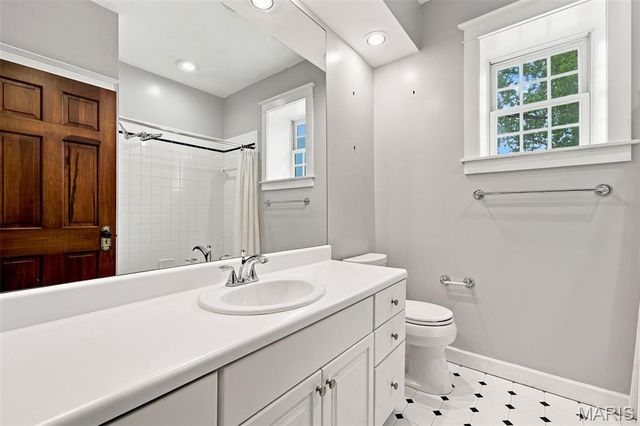 7249 Maryland Avenue, University City, MO 63130