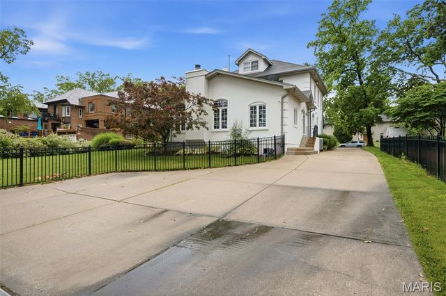 7249 Maryland Avenue, University City, MO 63130