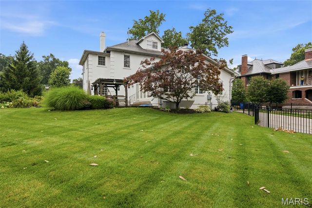 7249 Maryland Avenue, University City, MO 63130