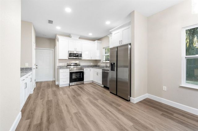 2016 NE 3RD AVENUE, Gainesville, FL 32641