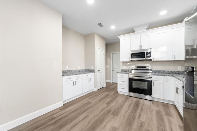 2016 NE 3RD AVENUE, Gainesville, FL 32641