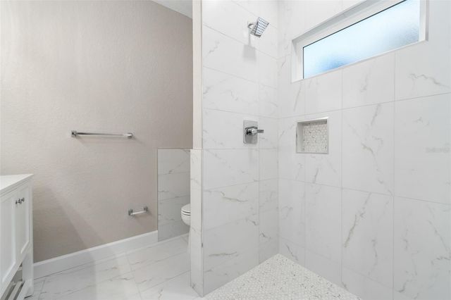 2016 NE 3RD AVENUE, Gainesville, FL 32641