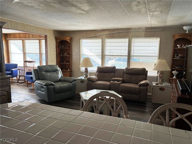 123 Torch LN, North Fort Myers, FL 33917