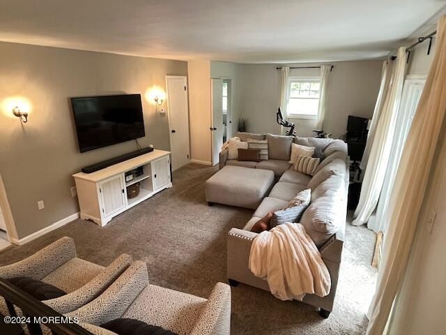 18 Hobart Street, Marlboro, NJ 07746