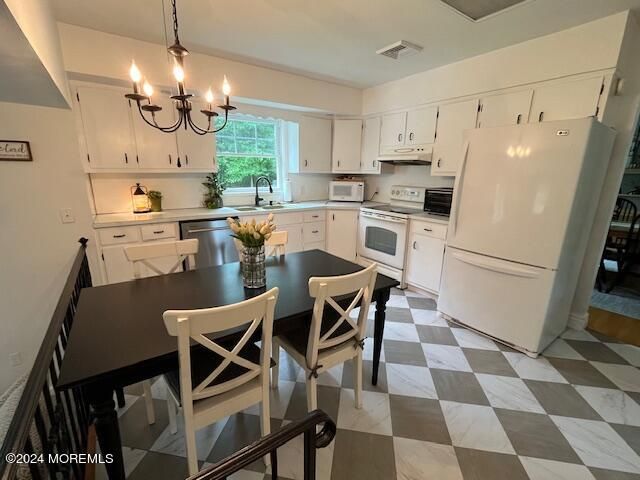 18 Hobart Street, Marlboro, NJ 07746