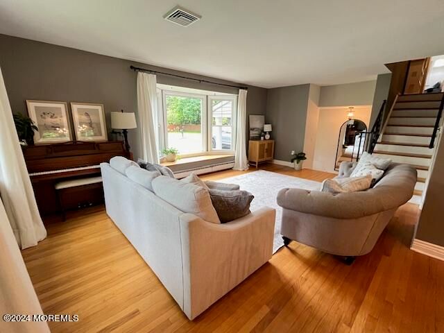 18 Hobart Street, Marlboro, NJ 07746