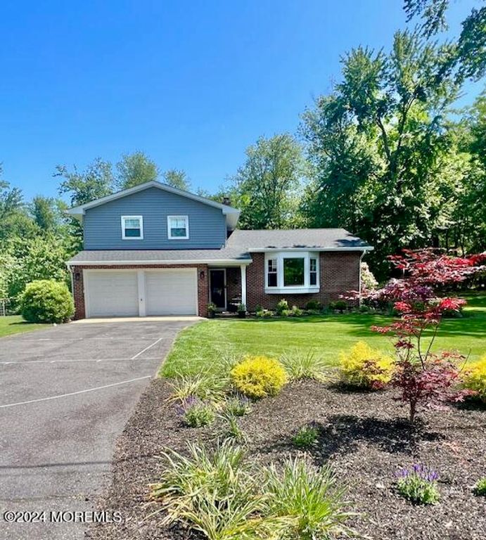 18 Hobart Street, Marlboro, NJ 07746