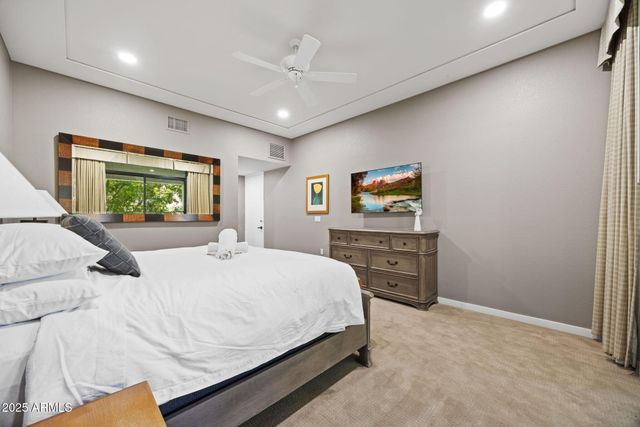 2802 E CAMINO ACEQUIA Drive 8, Phoenix, AZ 85016