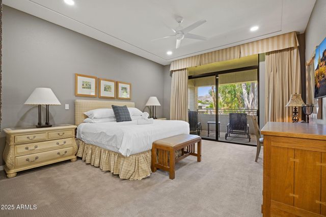 2802 E CAMINO ACEQUIA Drive 8, Phoenix, AZ 85016