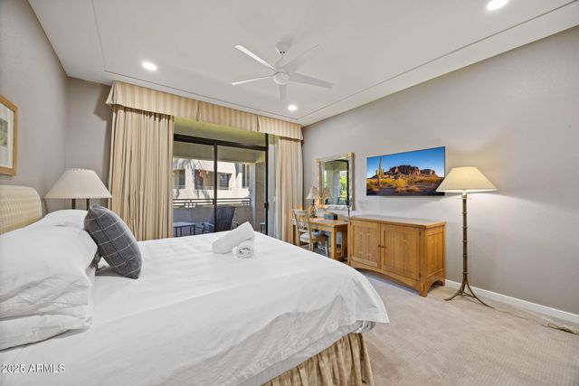 2802 E CAMINO ACEQUIA Drive 8, Phoenix, AZ 85016