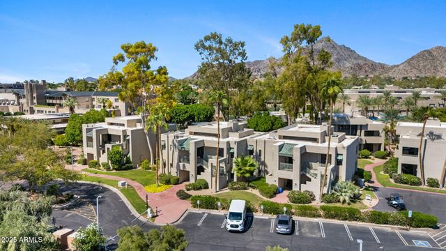 2802 E CAMINO ACEQUIA Drive 8, Phoenix, AZ 85016