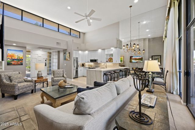 2802 E CAMINO ACEQUIA Drive 8, Phoenix, AZ 85016