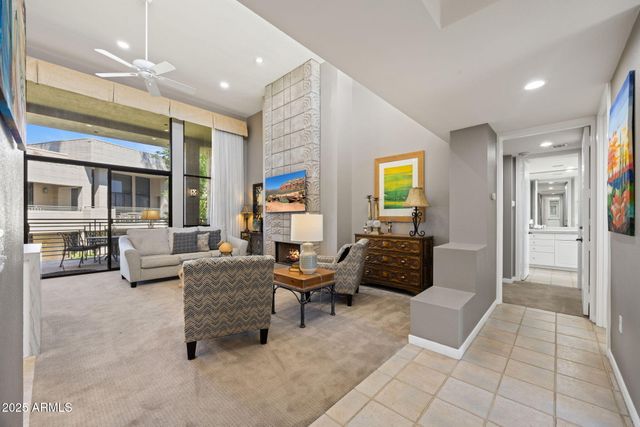 2802 E CAMINO ACEQUIA Drive 8, Phoenix, AZ 85016