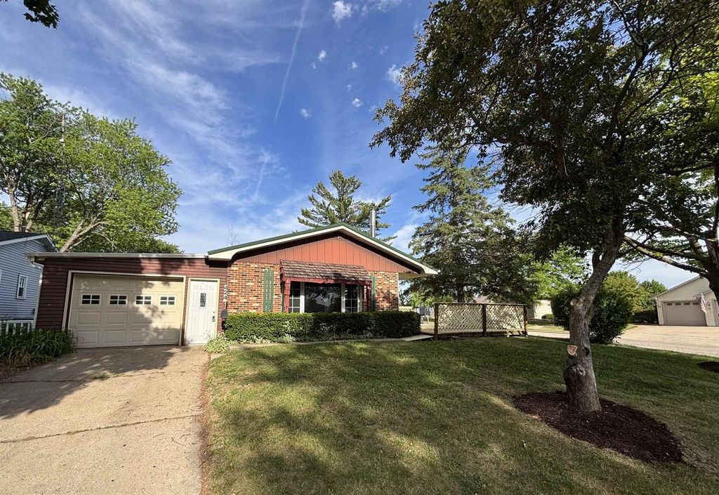 424 S Braun Avenue, Jefferson, WI 53549