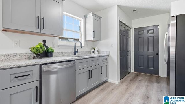 98 DEXTER AVENUE, Hueytown, AL 35023