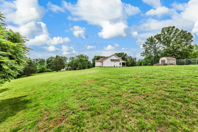 4455 Lylewood Rd, Indian Mound, TN 37079
