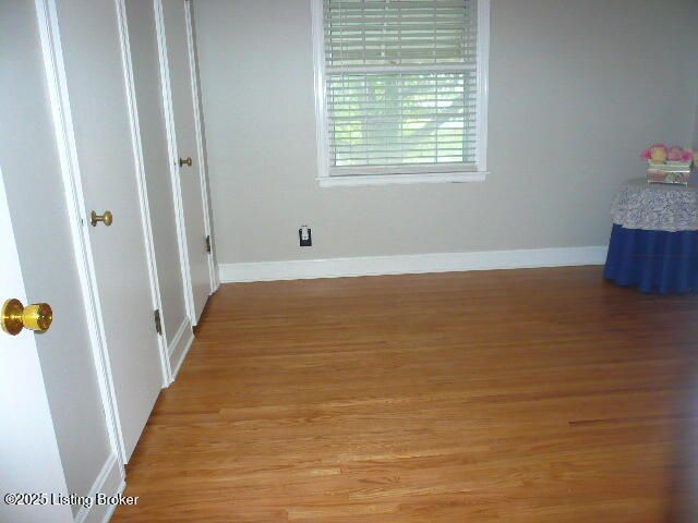 1411 Falcon Dr, Louisville, KY 40213