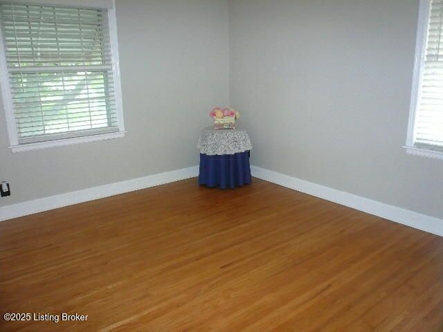 1411 Falcon Dr, Louisville, KY 40213