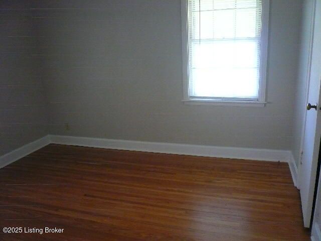 1411 Falcon Dr, Louisville, KY 40213
