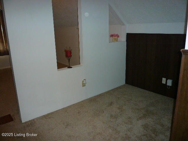 1411 Falcon Dr, Louisville, KY 40213