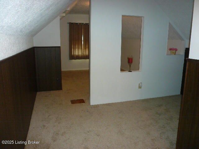 1411 Falcon Dr, Louisville, KY 40213