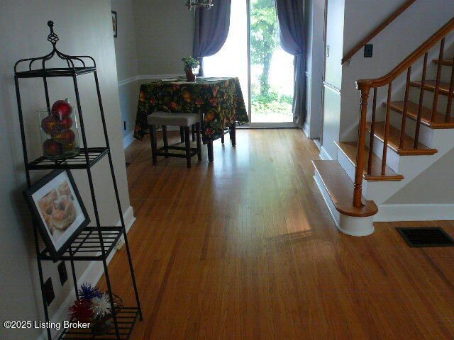 1411 Falcon Dr, Louisville, KY 40213