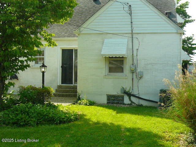 1411 Falcon Dr, Louisville, KY 40213