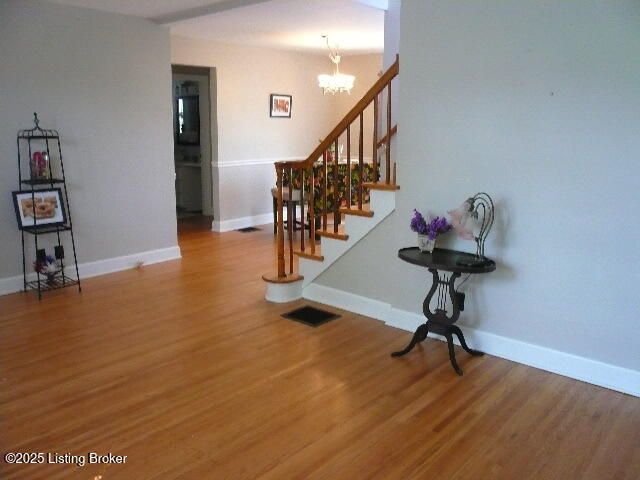 1411 Falcon Dr, Louisville, KY 40213