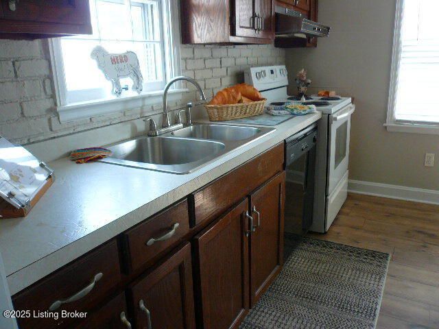 1411 Falcon Dr, Louisville, KY 40213