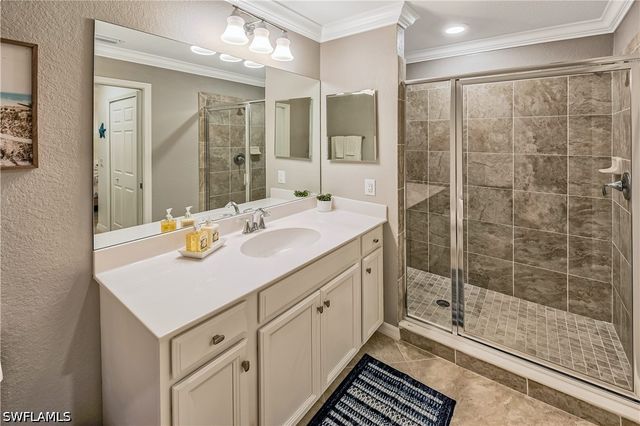 9572 Trevi CT 5037, Naples, FL 34113