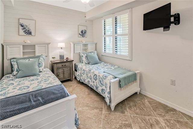 9572 Trevi CT 5037, Naples, FL 34113