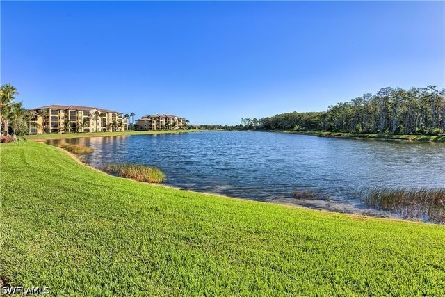 9572 Trevi CT 5037, Naples, FL 34113
