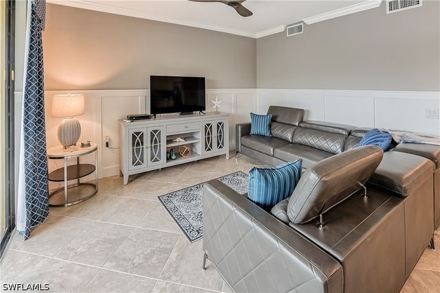 9572 Trevi CT 5037, Naples, FL 34113