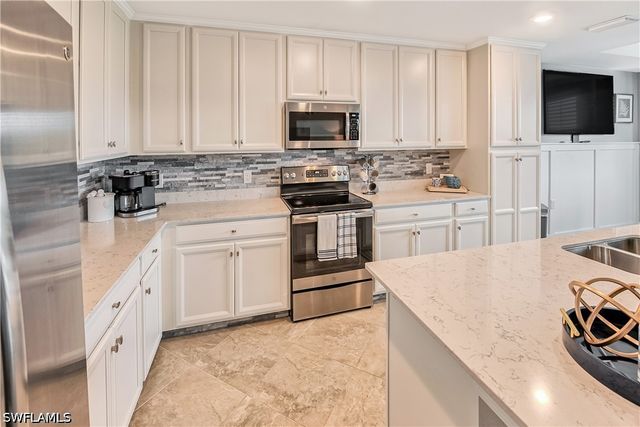 9572 Trevi CT 5037, Naples, FL 34113