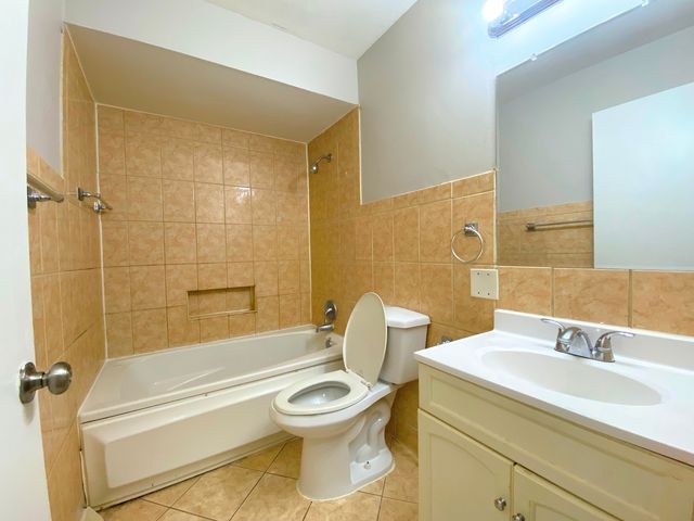 5210 Arquilla Drive, Richton Park, IL 60471