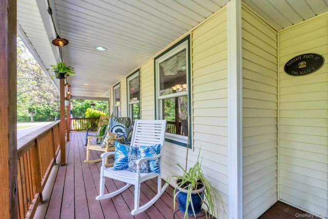 506 Moriches Middle Island Road, Manorville, NY 11949