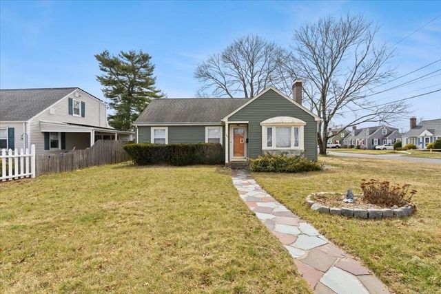 49 Cove St, Pawtucket, RI 02861