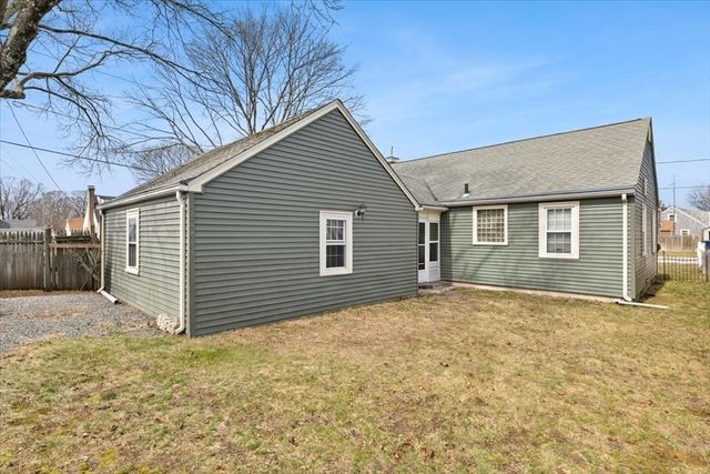 49 Cove St, Pawtucket, RI 02861