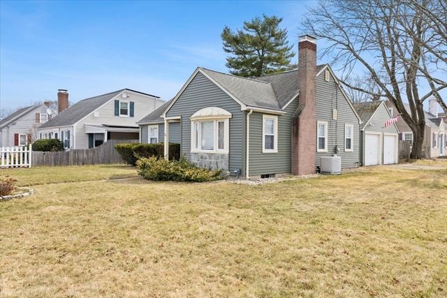 49 Cove St, Pawtucket, RI 02861