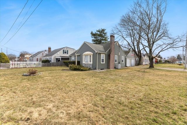 49 Cove St, Pawtucket, RI 02861