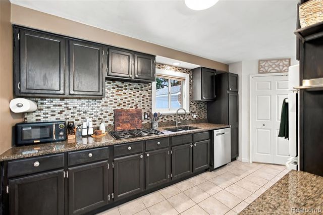 18329 Norwich Road, Livonia, MI 48152